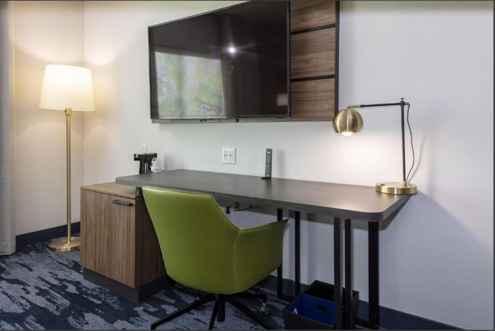 Guest Room, 1 King interior